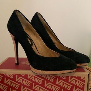 Amazing suede stilettos, very elegant and worn only once.